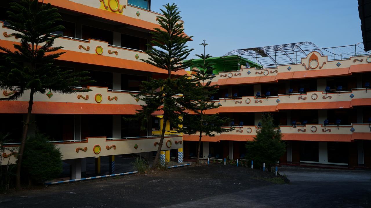 Hotel Surya Indah Batu Malang Exterior photo
