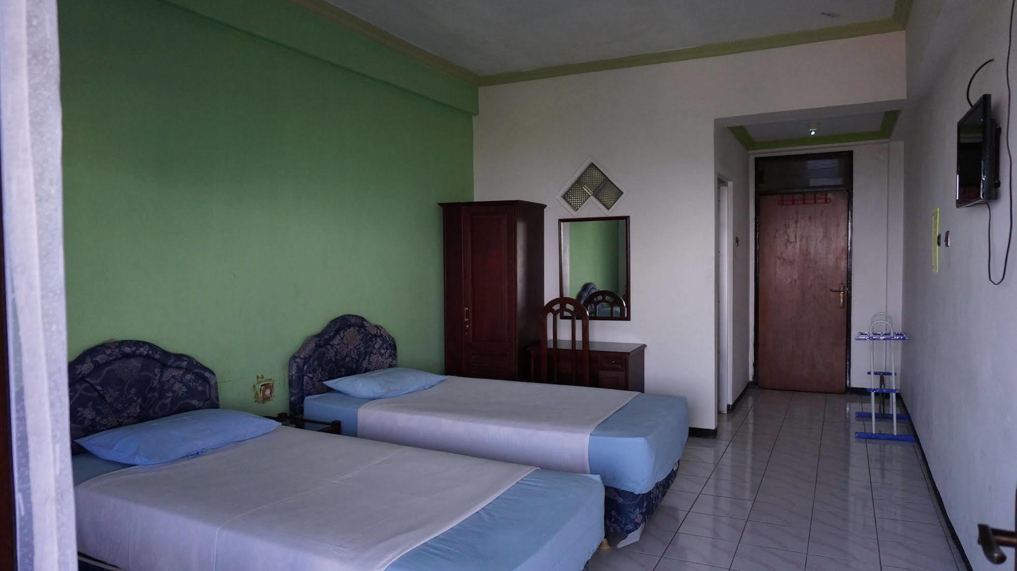 Hotel Surya Indah Batu Malang Exterior photo