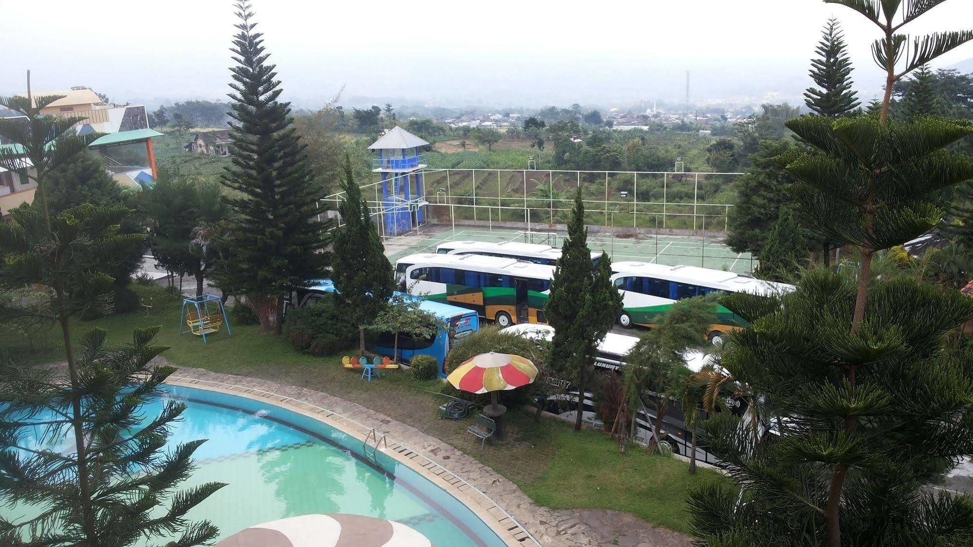Hotel Surya Indah Batu Malang Exterior photo