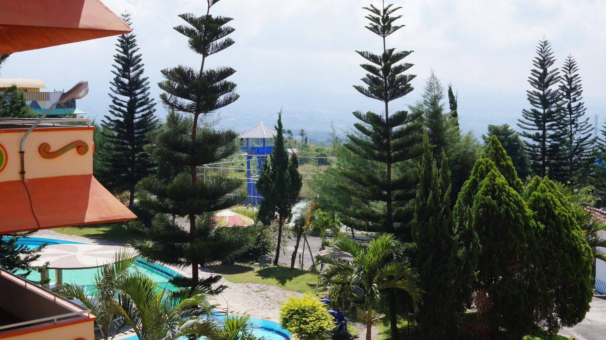 Hotel Surya Indah Batu Malang Exterior photo