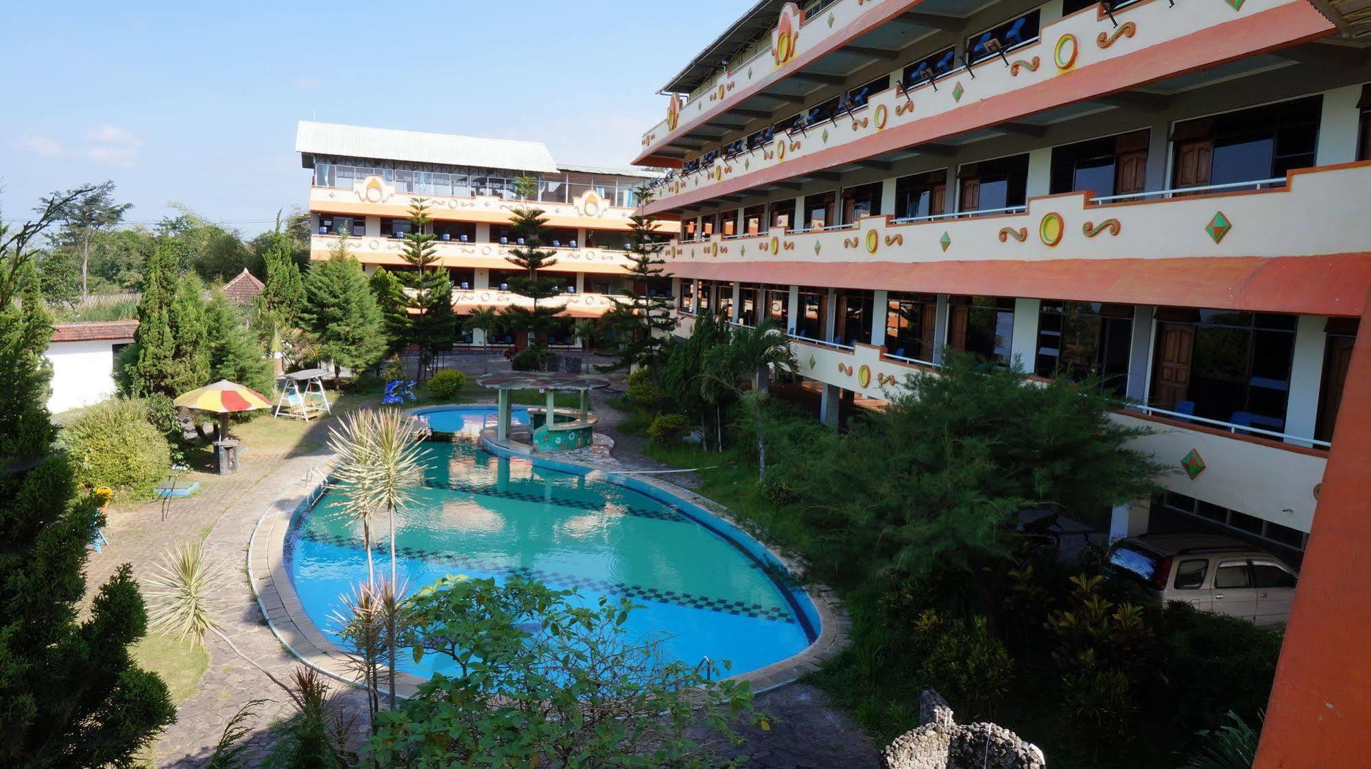 Hotel Surya Indah Batu Malang Exterior photo