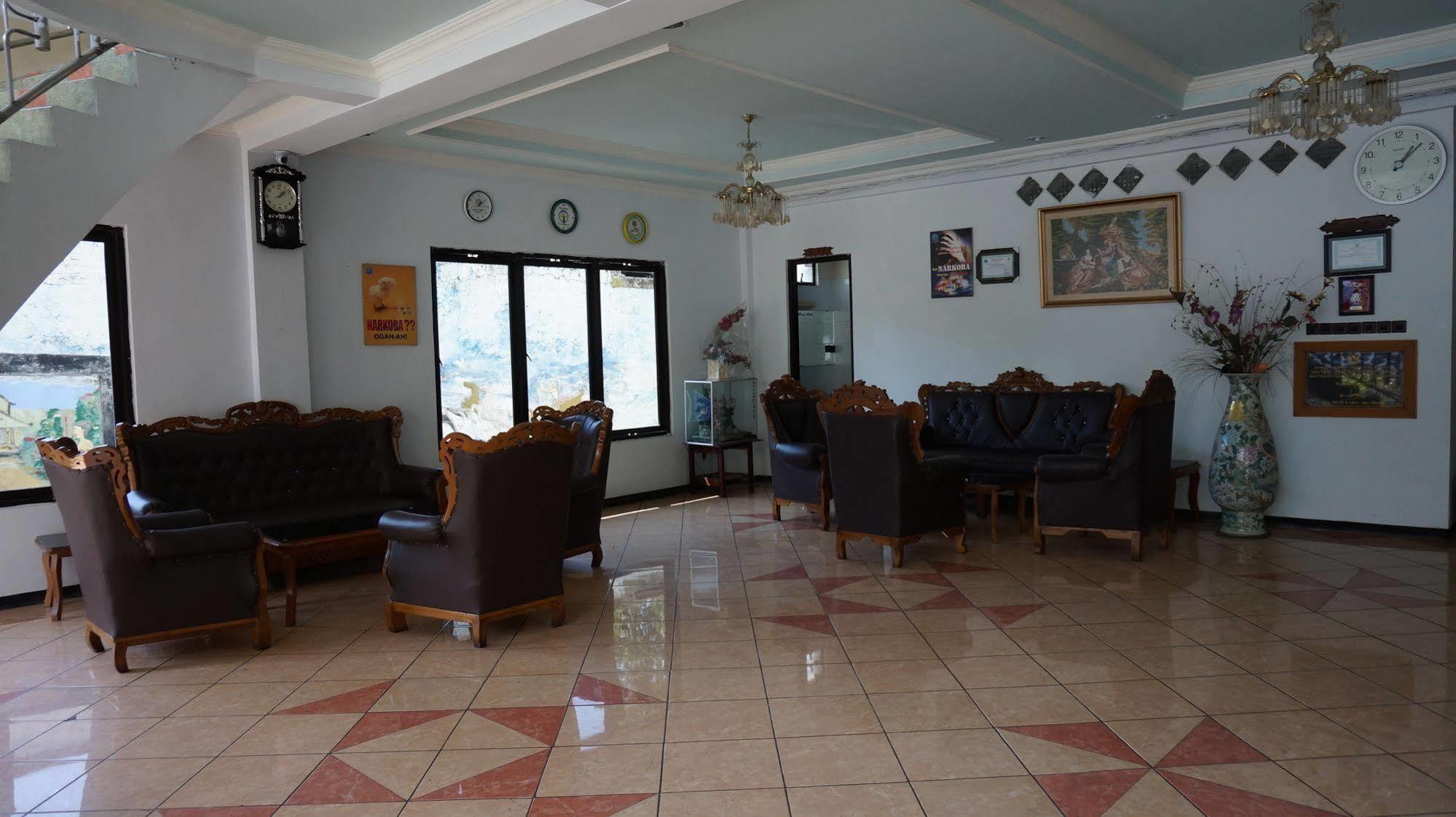 Hotel Surya Indah Batu Malang Exterior photo