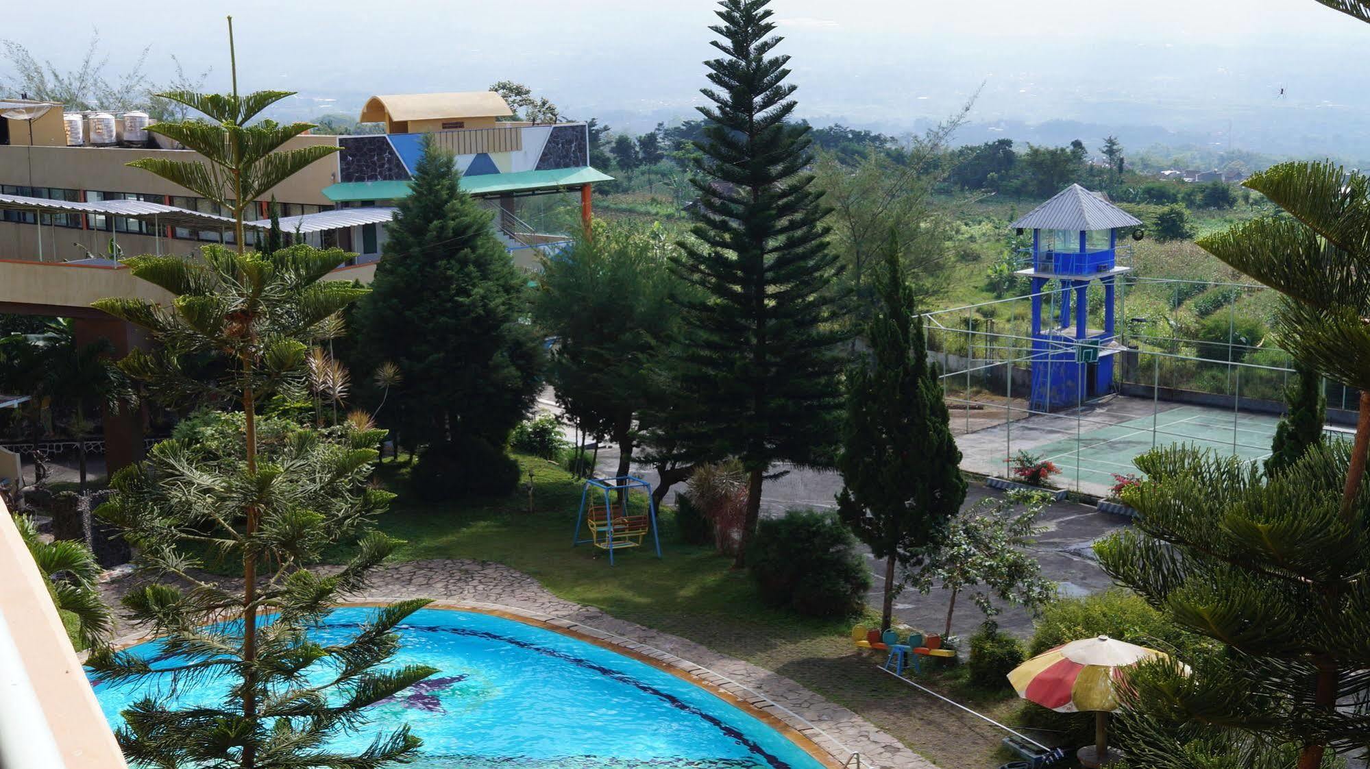 Hotel Surya Indah Batu Malang Exterior photo