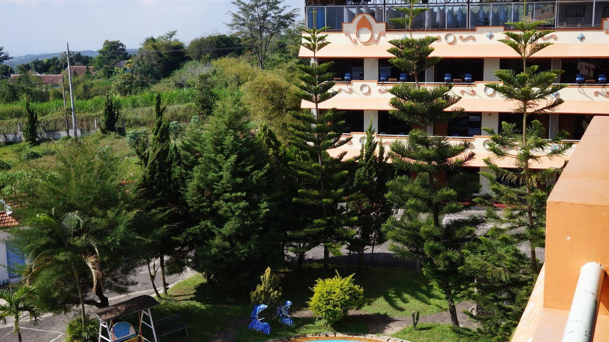 Hotel Surya Indah Batu Malang Exterior photo