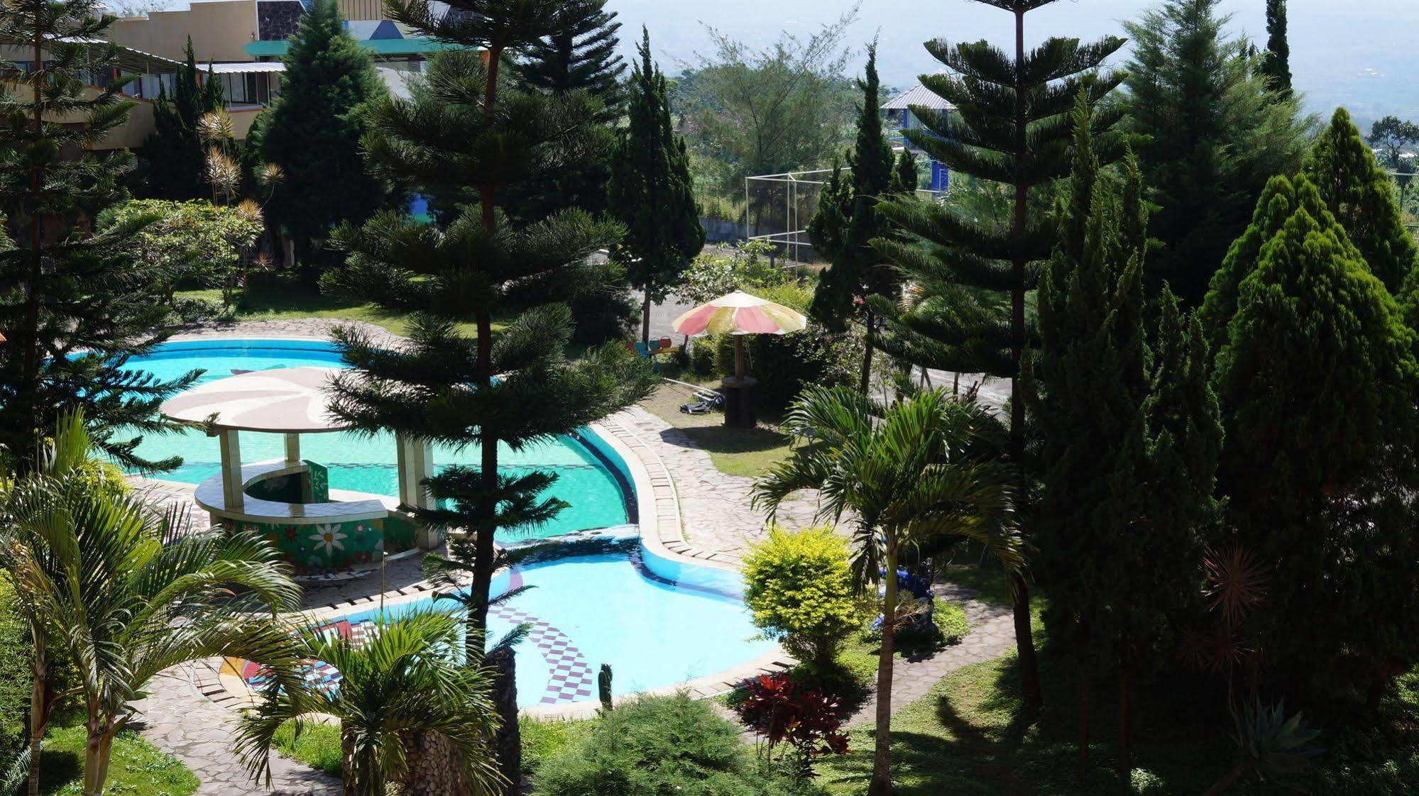 Hotel Surya Indah Batu Malang Exterior photo