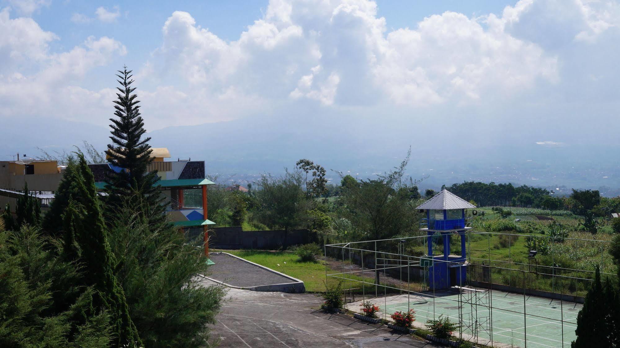 Hotel Surya Indah Batu Malang Exterior photo