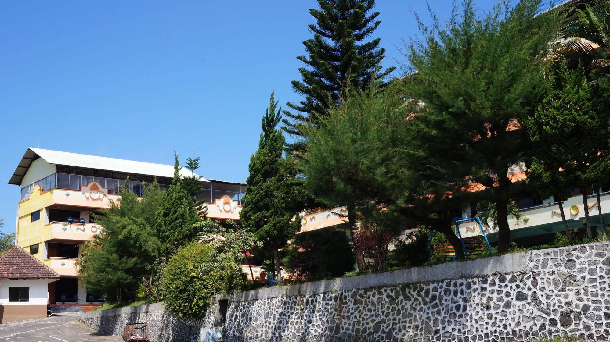 Hotel Surya Indah Batu Malang Exterior photo
