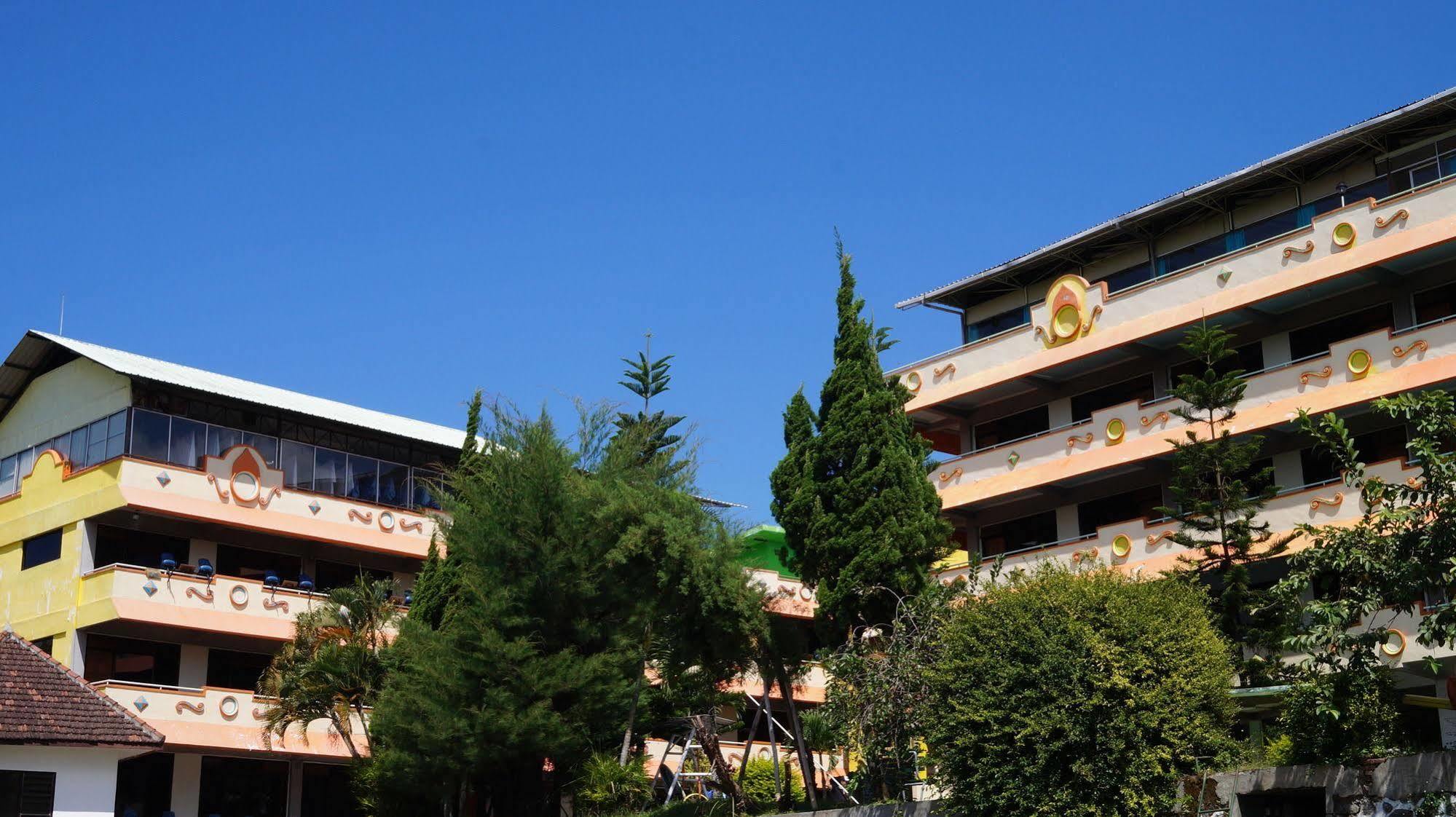 Hotel Surya Indah Batu Malang Exterior photo